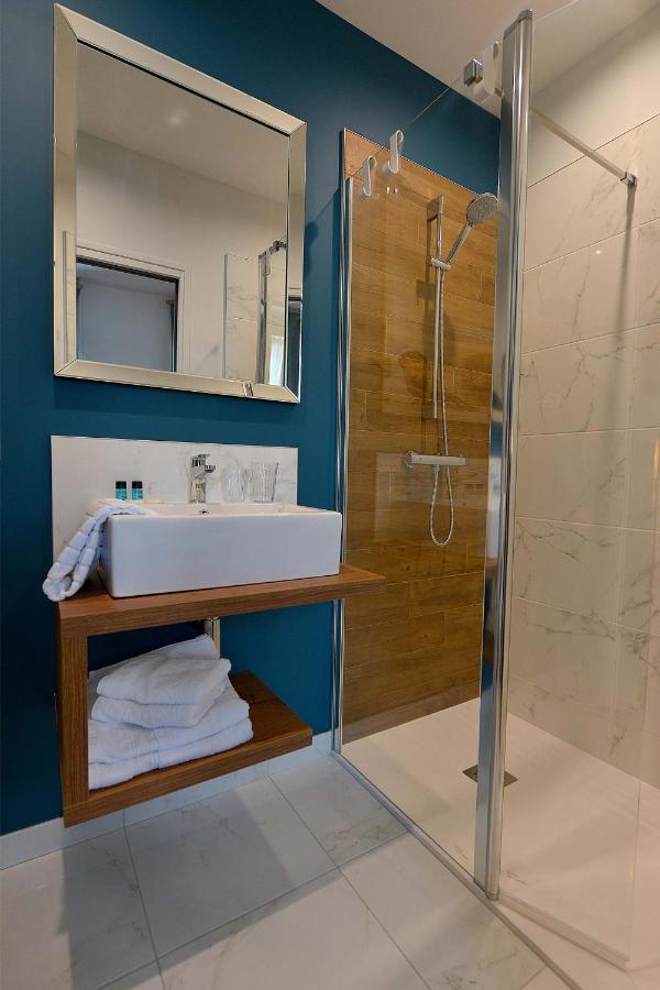 Hotel Le Tiburon Cherbourg-en-Cotentin Esterno foto
