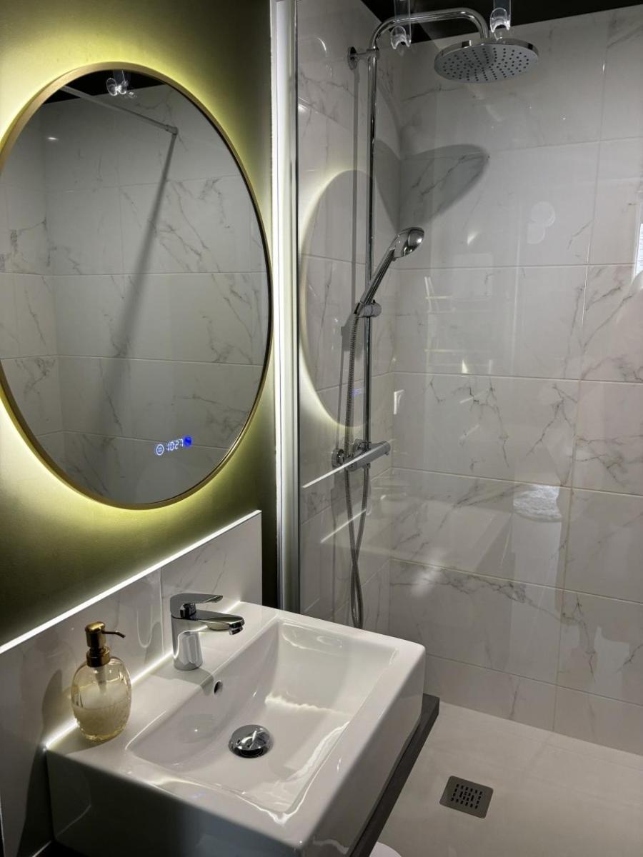 Hotel Le Tiburon Cherbourg-en-Cotentin Esterno foto